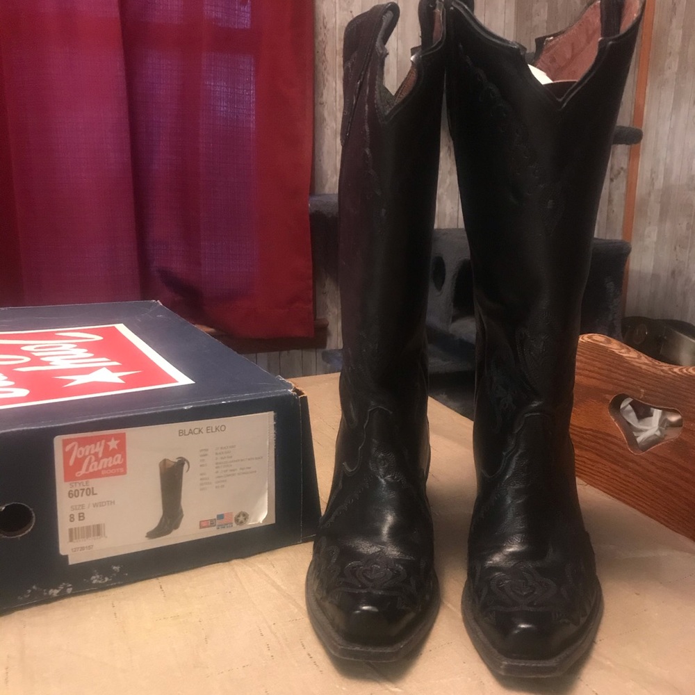 SOLD. Tony Lama Cowboy Boots, size 8.